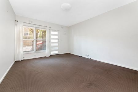 Ground Floor 2 Bedroom Apartment in an Ideal Location - Photo 5
