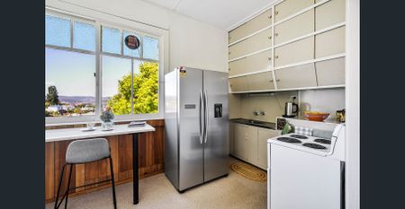 Spacious Inner-City Home - Photo 5