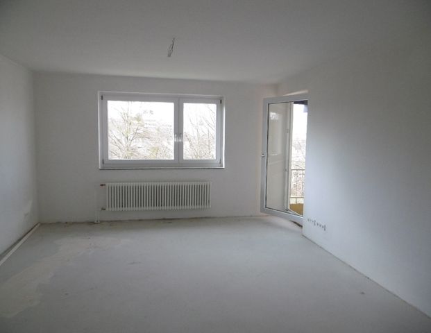 Ihr neues Zuhause: Helle Räume, hochwertiger Bodenbelag und komfortable Einbauküche - Foto 1