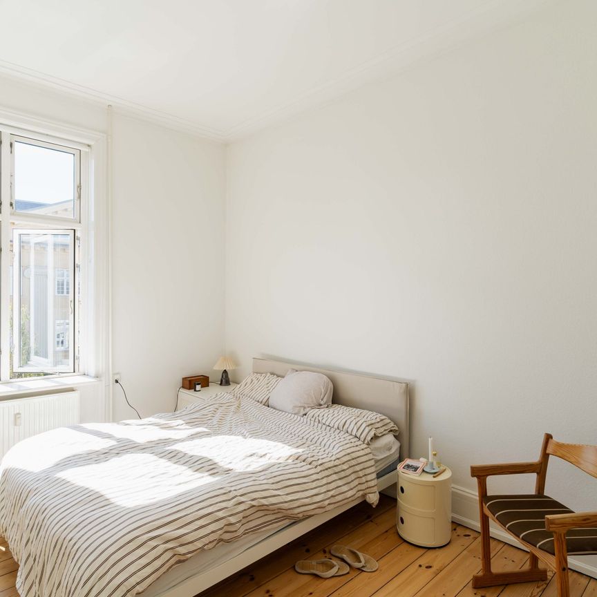 Herskabelig stemning og højt til loftet på Frederiksberg - Foto 1