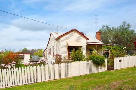 Miss Pym's Cottage in central Maldon Offered Furnished - Photo 4