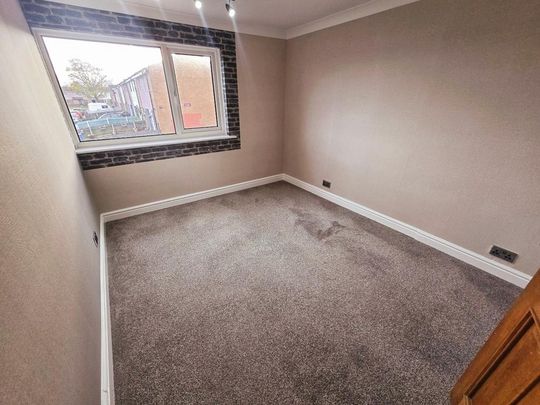 4 bedroom terraced house to rent - Photo 1