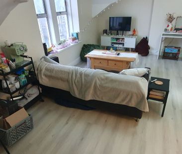 Flat 2, 13 Pen Y Lan Road, Roath, Cardiff, CF24 3PG - Photo 1