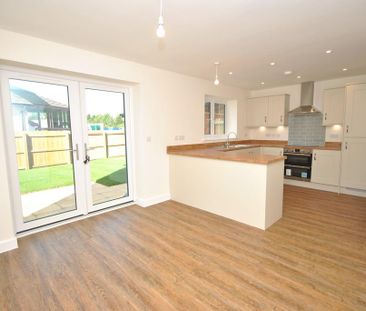 4 bedroom detached house to rent - Photo 2