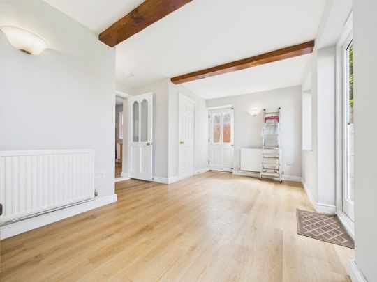 5 bedroom semi-detached house to rent - Photo 1