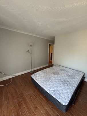 For Lease - 400 Parliament Street, Toronto, Ontario - Photo 1