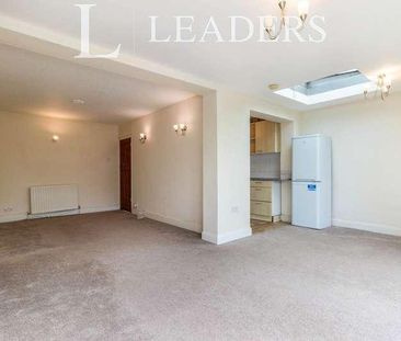 Fairfield Way, West Ewell, KT19 - Photo 3