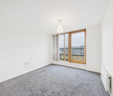 2 bedroom Flat To Let - Photo 4