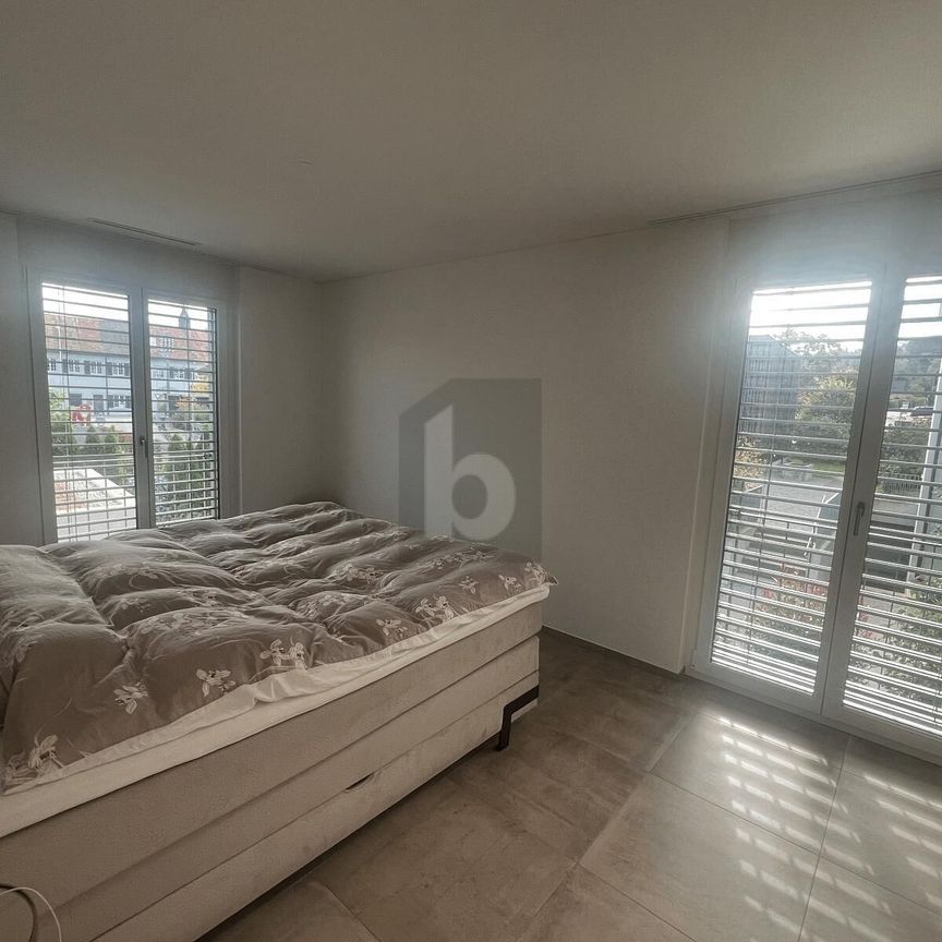 LICHTDURCHFLUTET, WINTERGARTENBALKON, NATURNAH - Foto 1