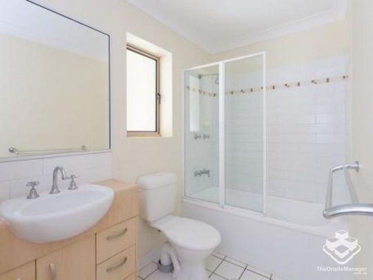 Spacious Three Bedroom Two Bath Apartment Living in Garden City - Photo 1