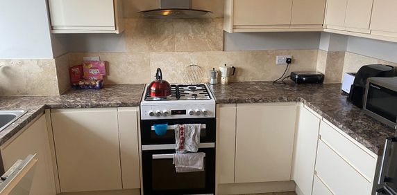 4 Bed Maisonette, Mcconnell House, SW8 - Photo 2