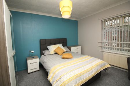 1 bedroom in a house share to rent - Photo 3