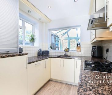 3 bedroom semi-detached house to rent - Photo 6