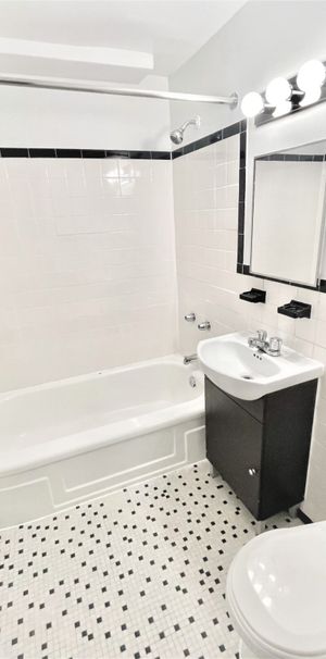 Studio available JULY 1st – 175 Sherbrooke O - Photo 1