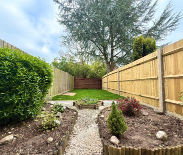 2 bedroom House in Bishops Drive, Wokingham - Photo 6