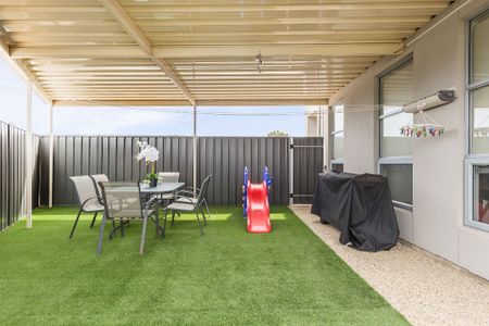 Unit 1/30 West Lakes Boulevard , Albert Park. - Photo 3