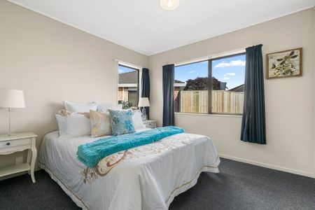 Sunny Single-Level Family Home - Ellerslie Comfort & Convenience - Photo 4