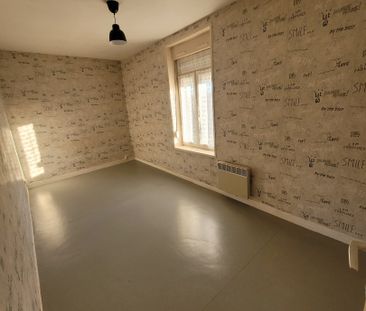 Location Appartement 2 pièces 38m² MAUBEUGE 59600 - Photo 2