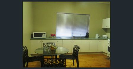 Hi, I’m your neat and family-friendly retreat - Photo 2