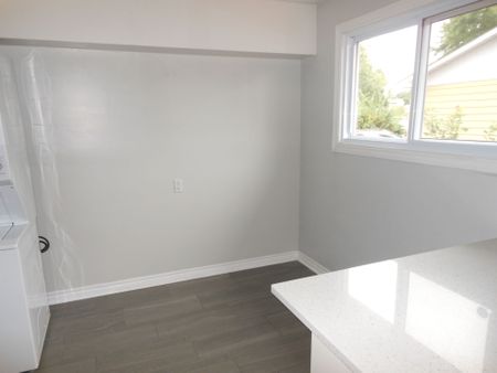 For Lease - 2 Laurie Court, Kanata, Ontario - Photo 2