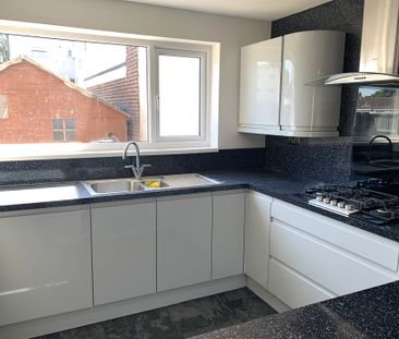 £1,350 PCM, Spacious Four Bedroom House with Enclosed Rear Garden i... - Photo 6