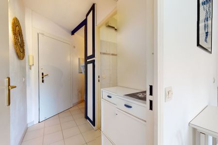 Proche plages et commodités, studio traversant avec coin chambre dans une résidence avec piscine. - Photo 5