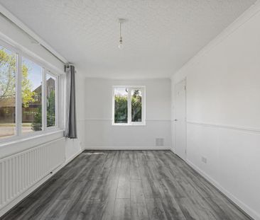 4 bedroom end of terrace house to rent - Photo 1