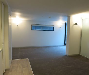 Stylish and Secure Apartment in the Heart of the Bay Street Precinct - Photo 3