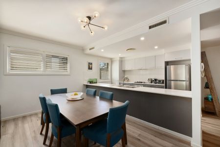 Stylish Apartment with North-Facing Alfresco Entertanining - Photo 3