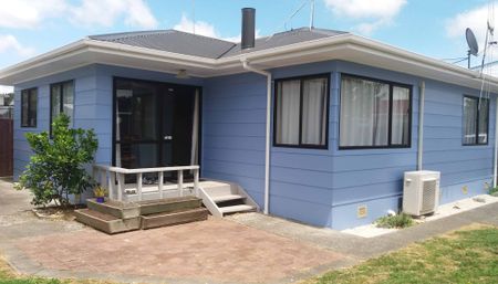 Charming 3-Bedroom Home in Brookfield - Photo 4