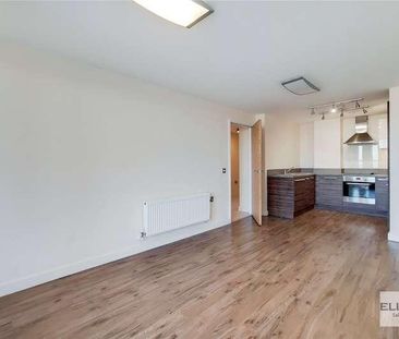 T R S Apartments, The Green, Southall, UB2 - Photo 6