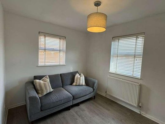 Padbury Close, Bedfont, Feltham, TW14 - Photo 1