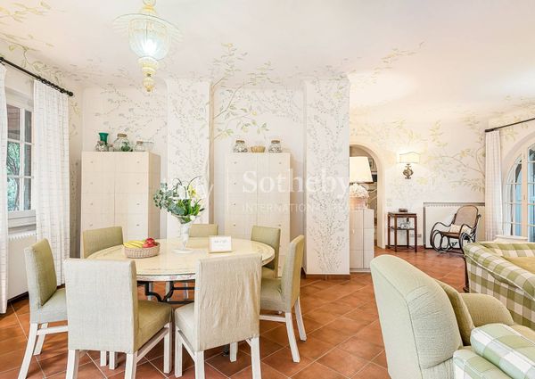 Elegant villa with garden steps away from the sea