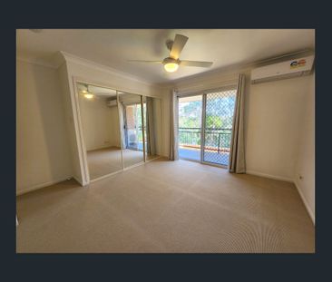 2 BEDROOM TOWNHOUSE IN A PRISTINE LOCATION - Photo 3