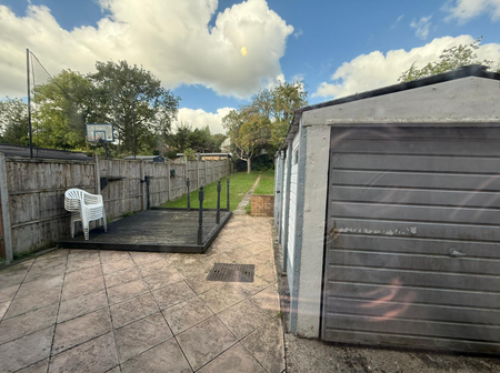 4 bedroom semi-detached house to rent - Photo 2