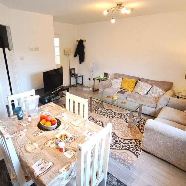 1 bedroom ground floor flat to rent - Photo 1