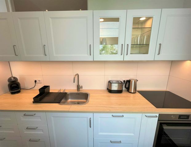 Charming Refurbished 2-Room Apartment with Balcony near Mauerpark, Prenzlauer Berg - Photo 1