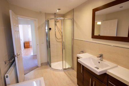 3 bedroom semi-detached house to rent - Photo 5