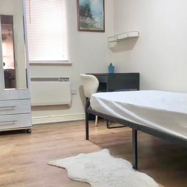 Room in a Shared Flat, Thyme Close, SE3 - Photo 1