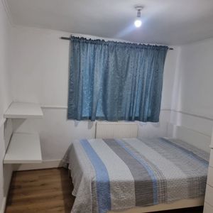 Room in a Shared House, Avenons Road, E13 - Photo 2