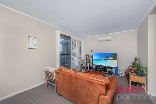 Sunny Apartment 170m from Dixon Park Beach - Photo 1