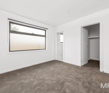Contemporary comfort in a coveted Northcote pocket - Photo 5