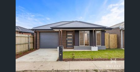 Modern Living Home - Photo 3