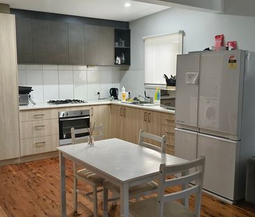 3-bedroom shared house, North Valley Road - Photo 1