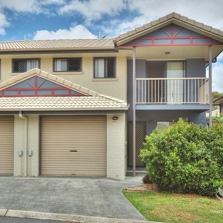 PARKINSON 3 BEDROOM TOWNHOUSE - 2 MINITS TO PUBLIC TRANSPORT - Photo 3