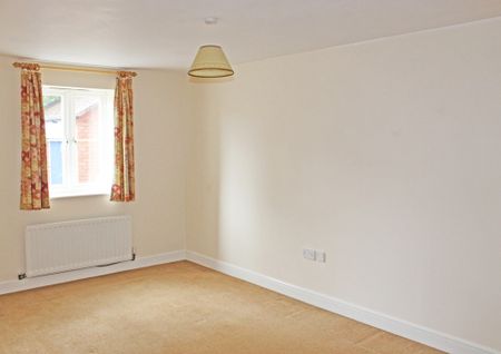 2 bedroom Two Bedroom Ground Floor Apartment to rent - Photo 3