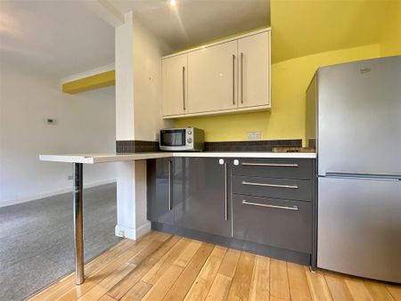 3 bedroom semi-detached house to rent - Photo 3