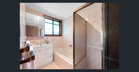 Simple, low maintenance living - Photo 5