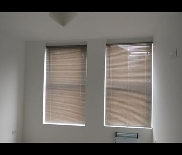 Studio Flat, Stanley Road, L20 - Photo 2