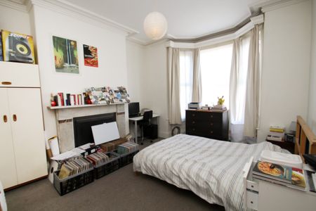 BILLS INCLUDED – Cliff Mount, Woodhouse, Leeds, LS6 - Photo 3